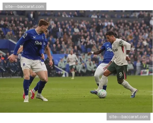 切尔西中场轮换灵活，球员换位频繁让对手难以针对性布防